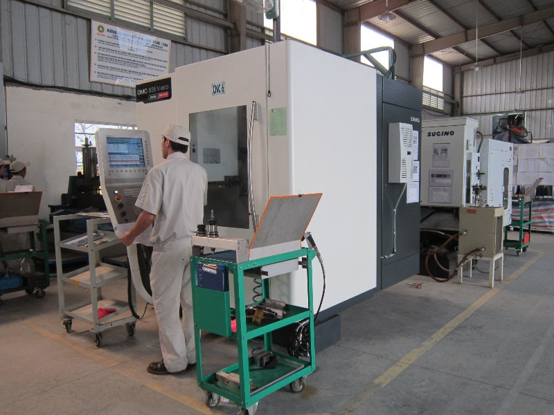 20 Nhân viên đứng máy sản xuất tại Cần Giuộc